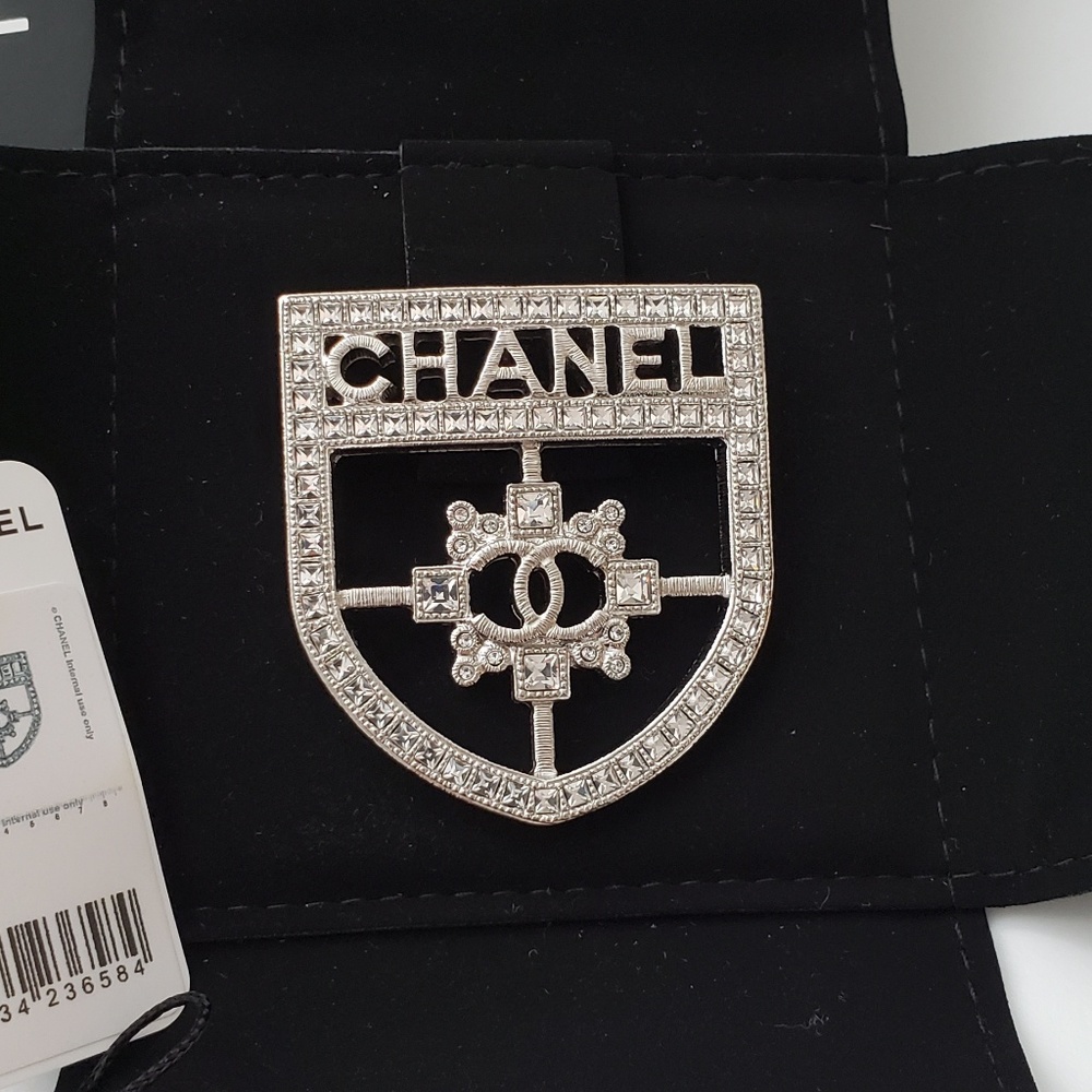 ✔✔SOLD✔✔Authentic CHANEL Brooch